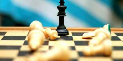 king chess piece
